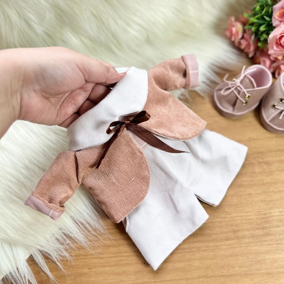 Macacão com gola e casaco