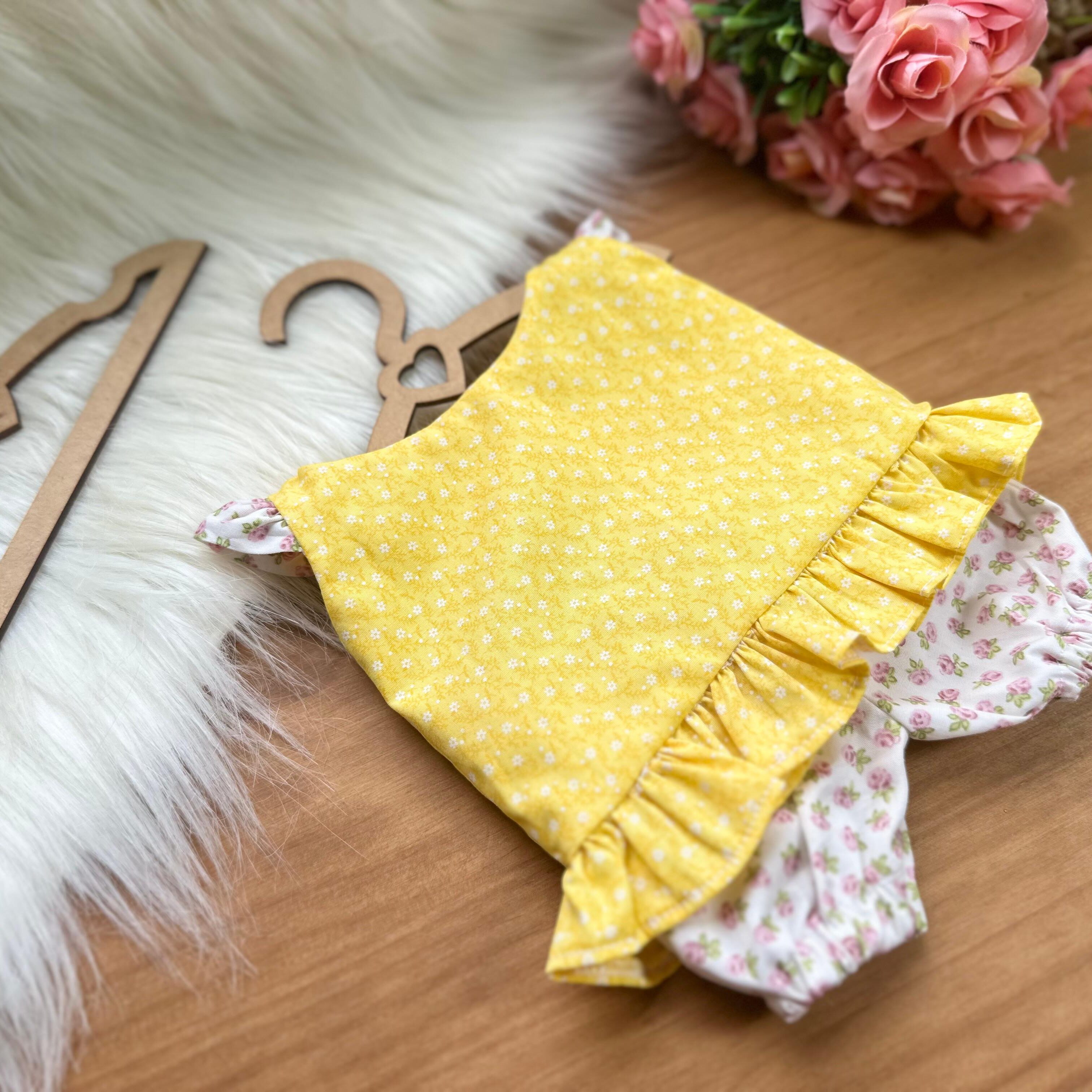 Vestido curto com babado